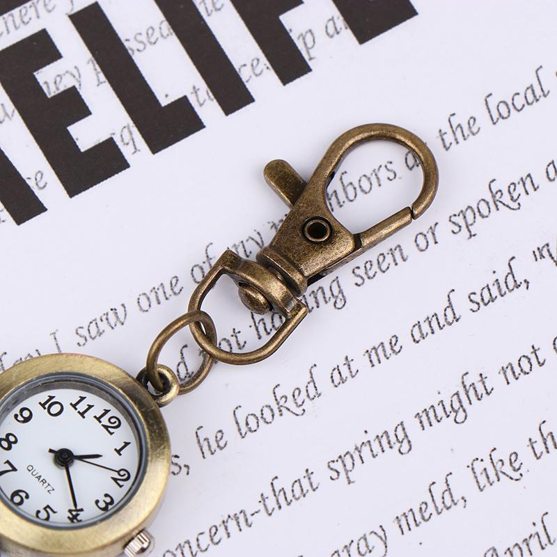 Niedliche schöne Taschenuhr im Markenstil mit Schlüsselanhänger und Kette aus Quarz