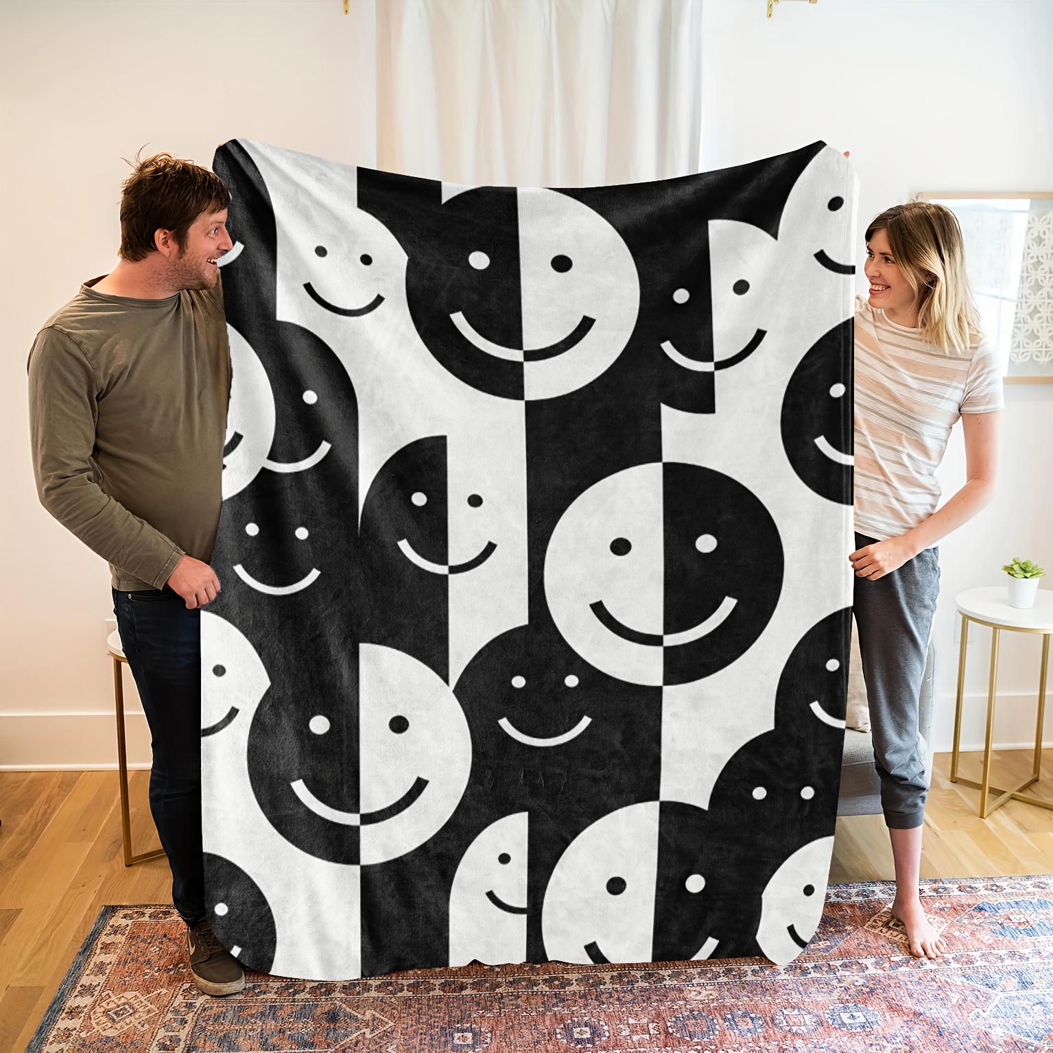 Contemporary Black & White joyful Face Flannel Blanket - Soft Breathable 100% Polyester, High-Definition Digital Print, All-Seas 130x150cm51x59in