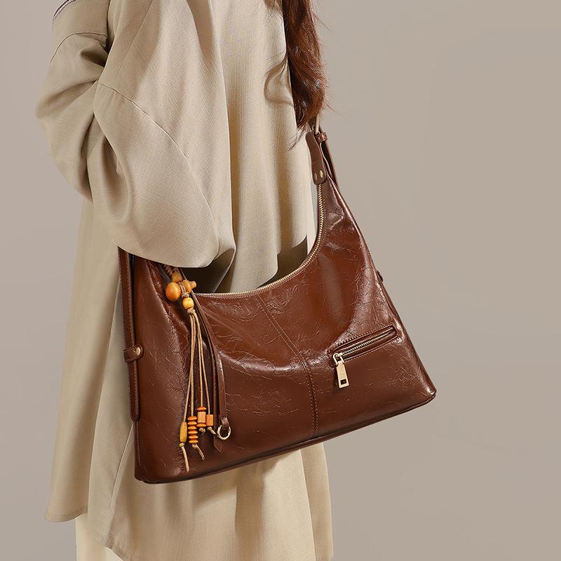 Bags New women s bags Spring and summer shoulder messenger bags Large capacity versatile commuter tote bags коричневый