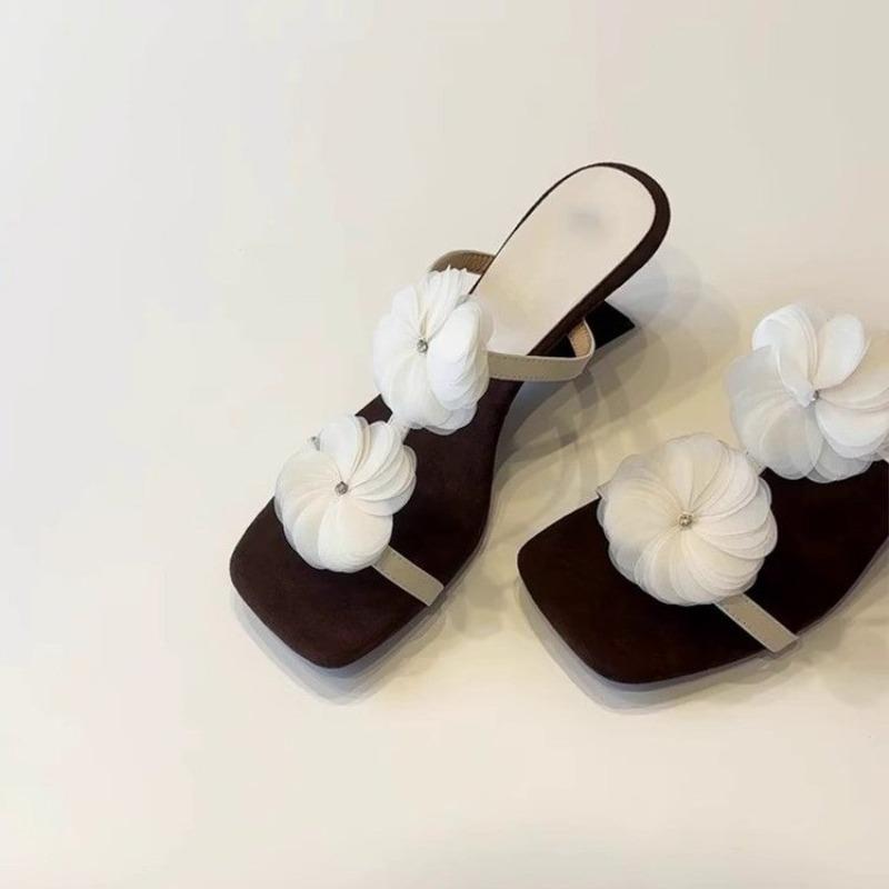 Fashion Retro Flowers Fashion Temperament One Strap Slippers Women's Outside Wear New Square Toe Open Toe Wedge Sandals