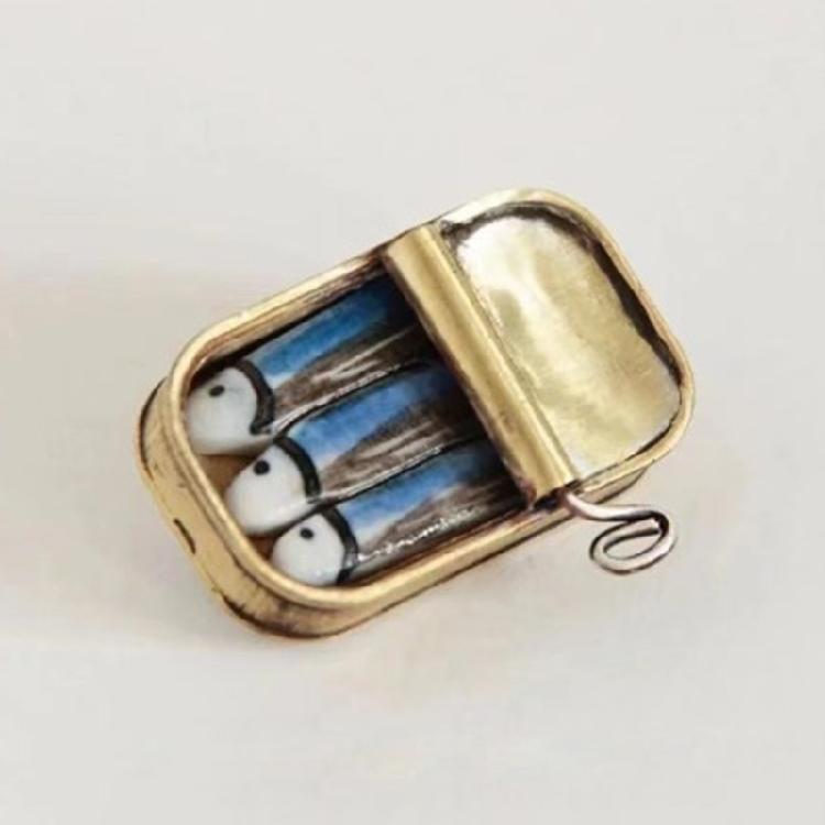 Affascinante Decorazione Lattina di Sardine Collana con Ciondolo Lattina di Sardine di Alta Qualità Per Feste a Tema e Occasioni Speciali