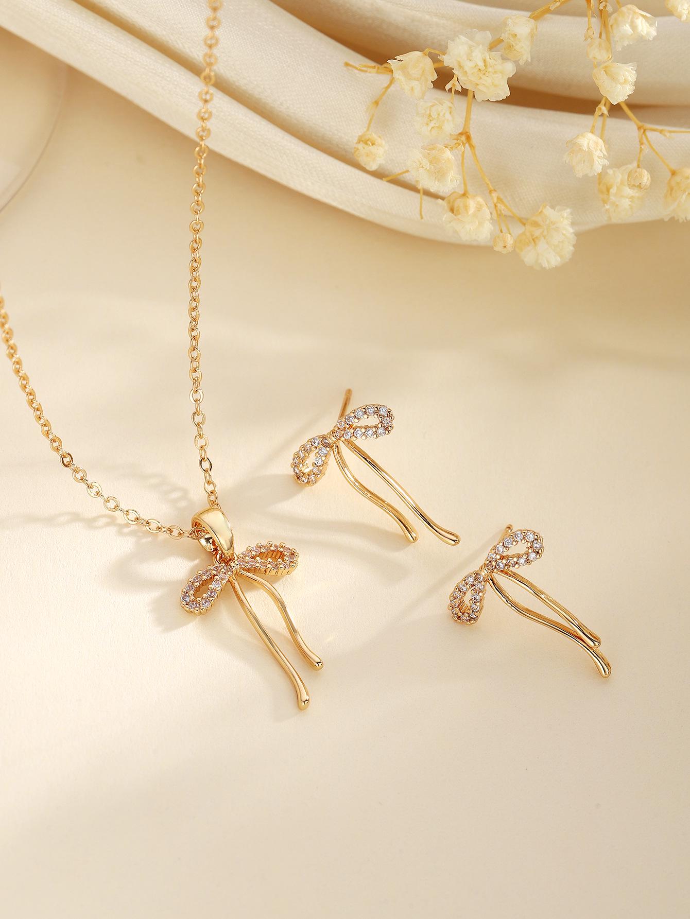 European & American Style Copper Zirconia Bow Pendant Necklace & Earrings Set золотой