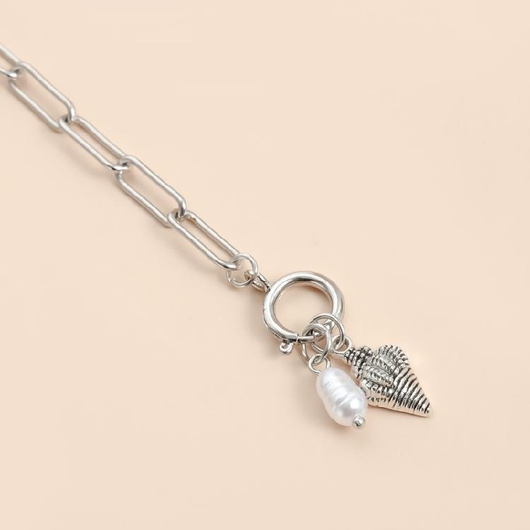 Exaggerated Heart Pendant Necklace Shell Heart Necklace Alloy Texture Fashionable and Trendy Jewelry Suitable for Women