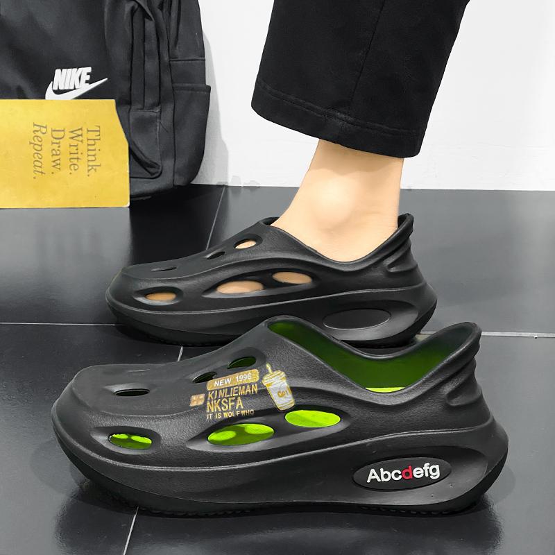 2025 New Hole Shoes Men's and Women's Summer Foot Cover Beach Wading Shoes Bag Head Fashion Versatile Breathable Coconut Shoes