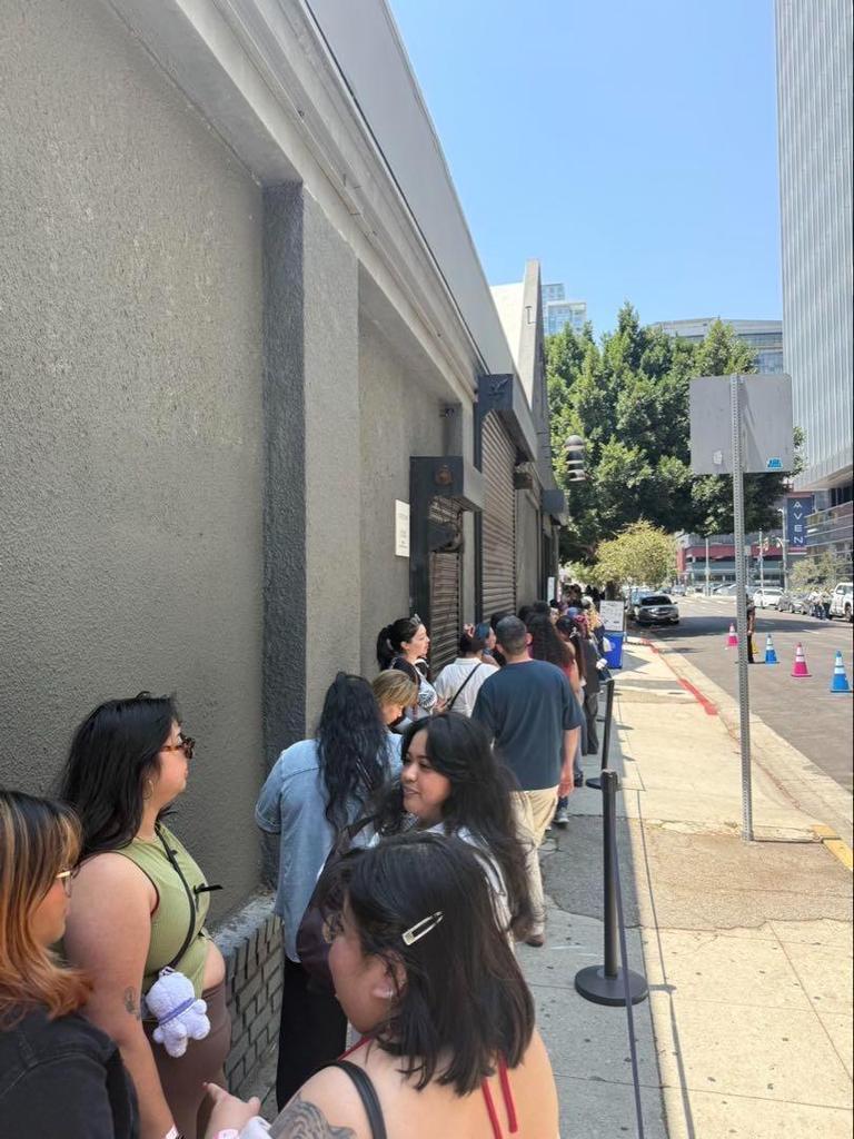 [USED] Limited-edition BTS JIN LA Limited Edition T-shirt L Los Angeles POPUP