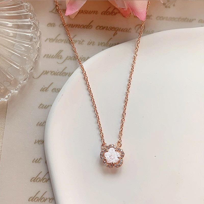 Náhrdelník s broskvovým a třešňovým květem, nový dámský lehký luxusní, malý a oblíbený design, dívčí srdíčko osazené diamantovým květinovým řetízkem