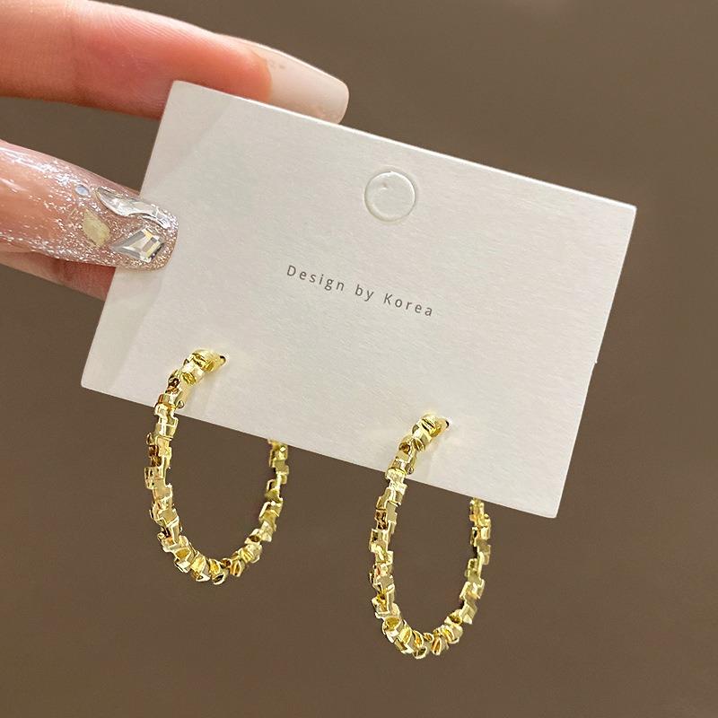 Silbernadel-Ohrstecker - Elegante und luxuriöse Damen-Ohrstecker im High-End-Stil mit einem retro-neuen Design.