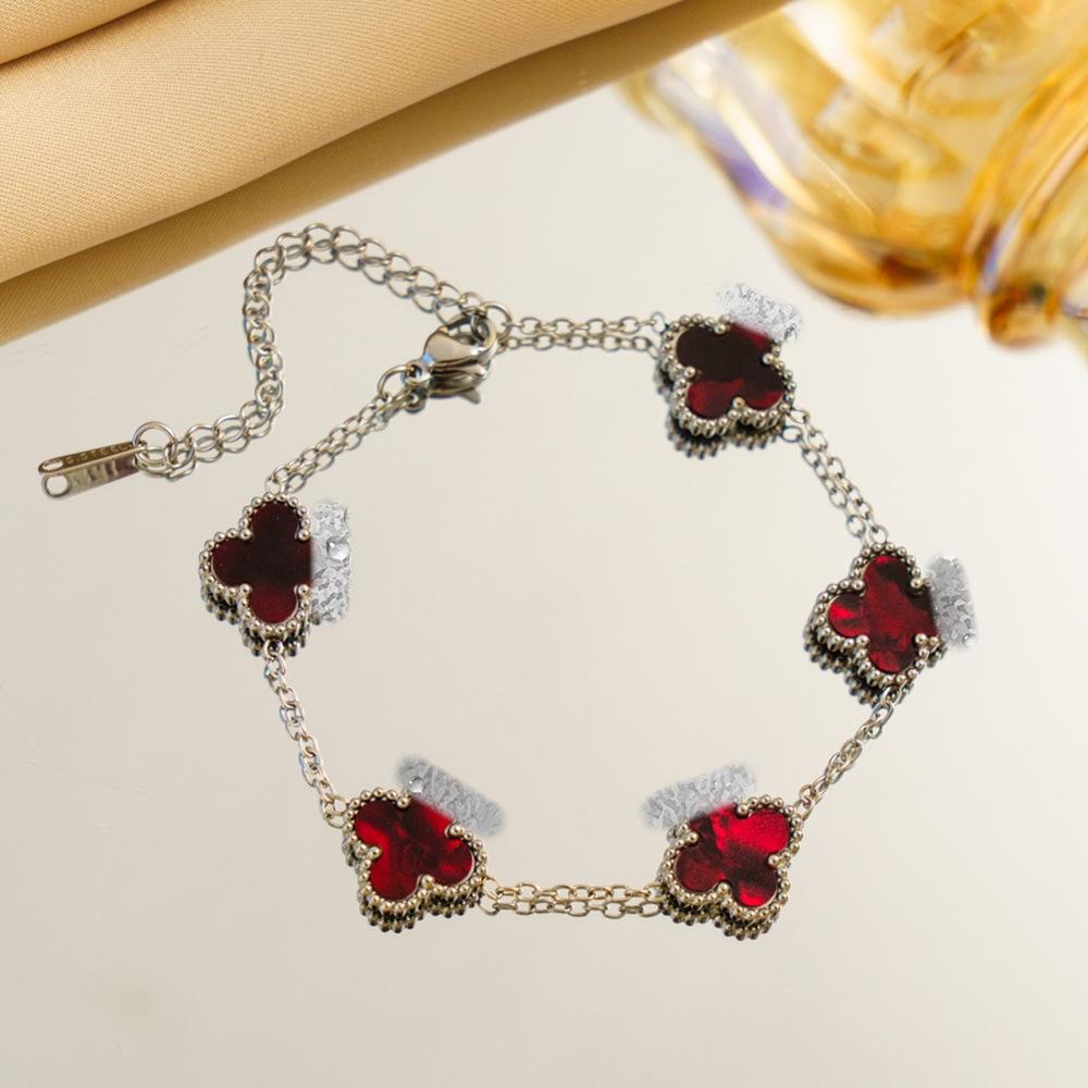 Gradient Four-leaf Clover Bracelet A Luxurious and Sophisticated Women's Fashion Jewelry Accessory A Unique and Stylish Piece of Hand Jewelry