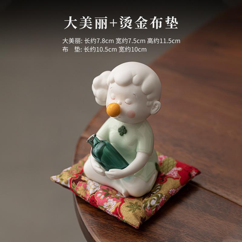 

Cute Girl With Gold-stamped Fabric Cushion Tea Pet Aesthetic Flowerpot Landscaping Tea Figurine Play Toys Tea Statue Ornaments