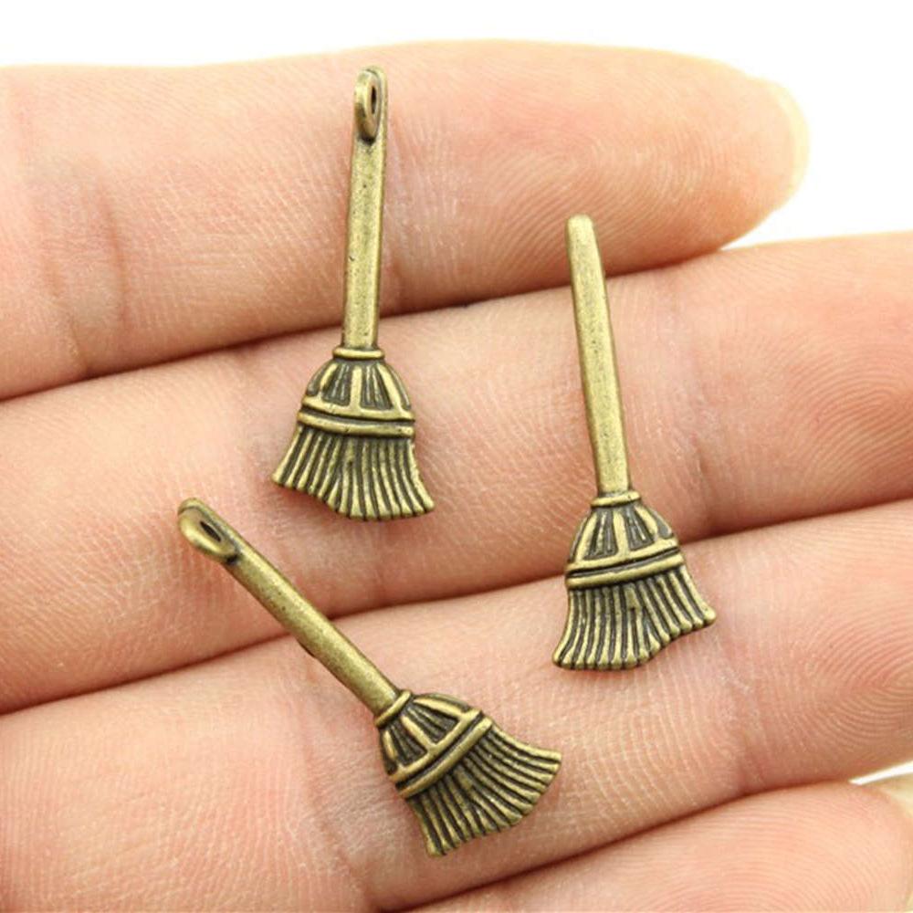 20 pièces Halloween Sorcière Sorcier Bronze Antique Argent Couleur Pendentifs Apprêts DIY Bijoux Tibétains
