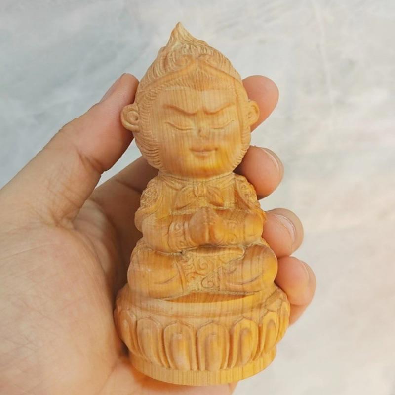 Taihang Cliff Cypress Sun Wukong Sculpture: Creative Solid Wood Monkey Desktop Ornament