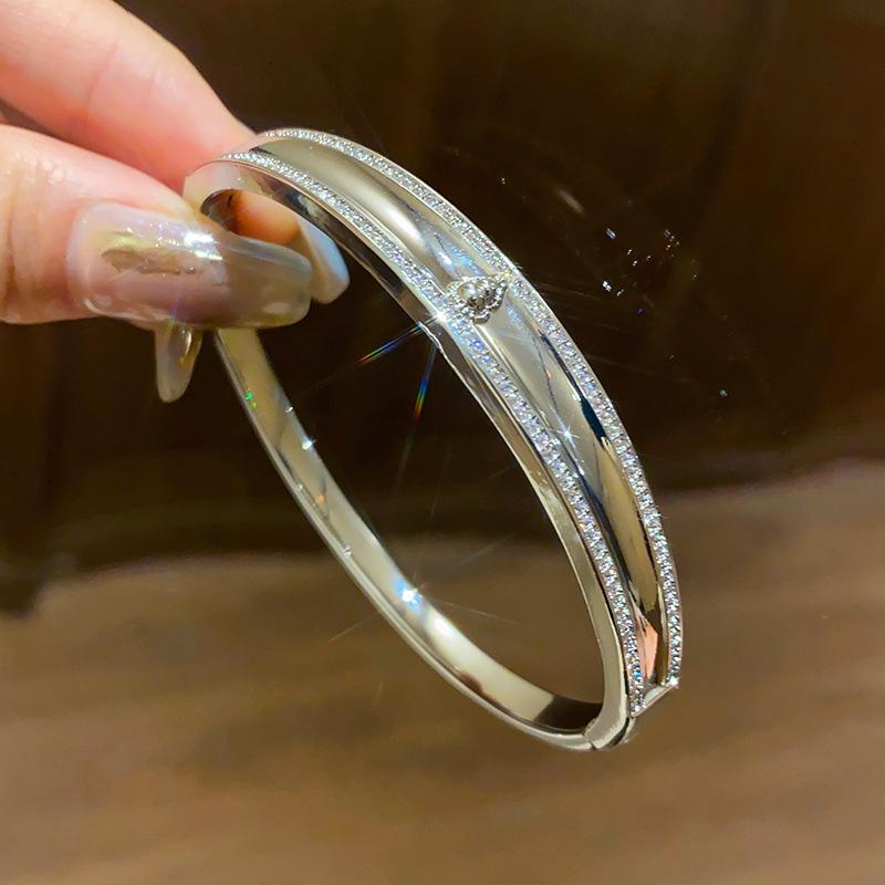 18K Gold Plated Zircon Twill Bangle: Exquisite, Versatile Luxury Bracelet for Women