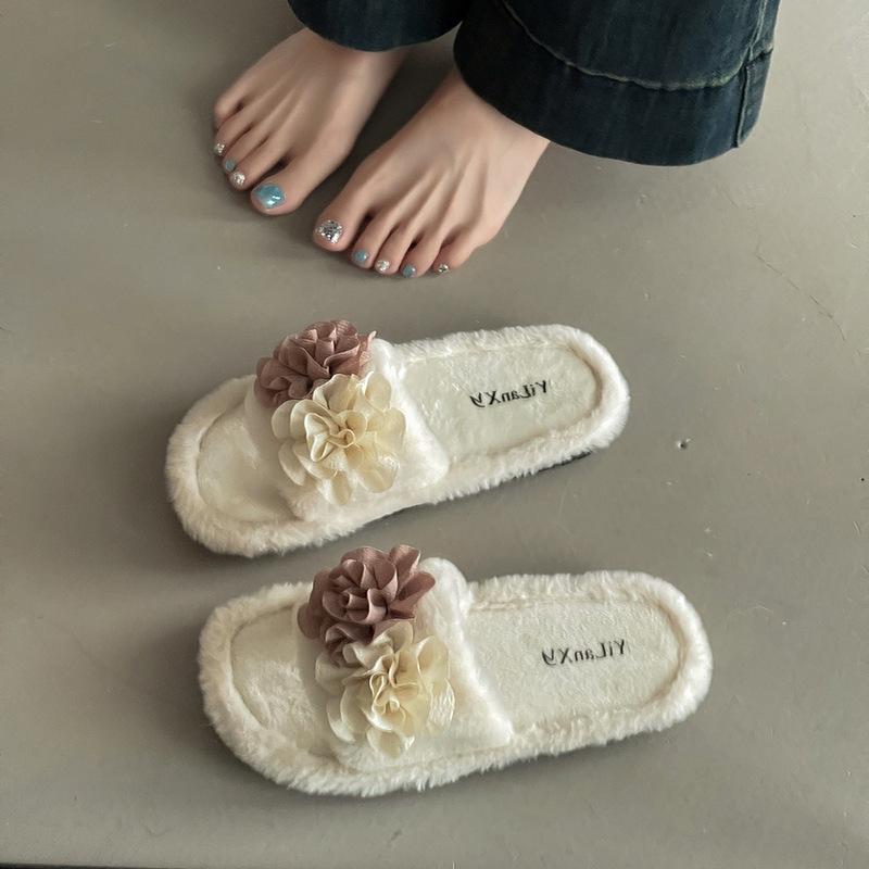 Design Sense Flower Plush Girl One-word Drag Autumn and Winter Fairy Retro Style Fashion Outer Wear Casual Style Mori Slippers