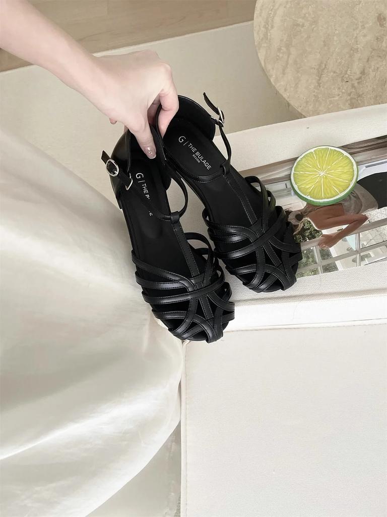 2025 Summer Fashion Weaving Hollow Flat Bottom Baotou Comfortable Soft Bottom Sandals for Women's Casual Versatile Sandals