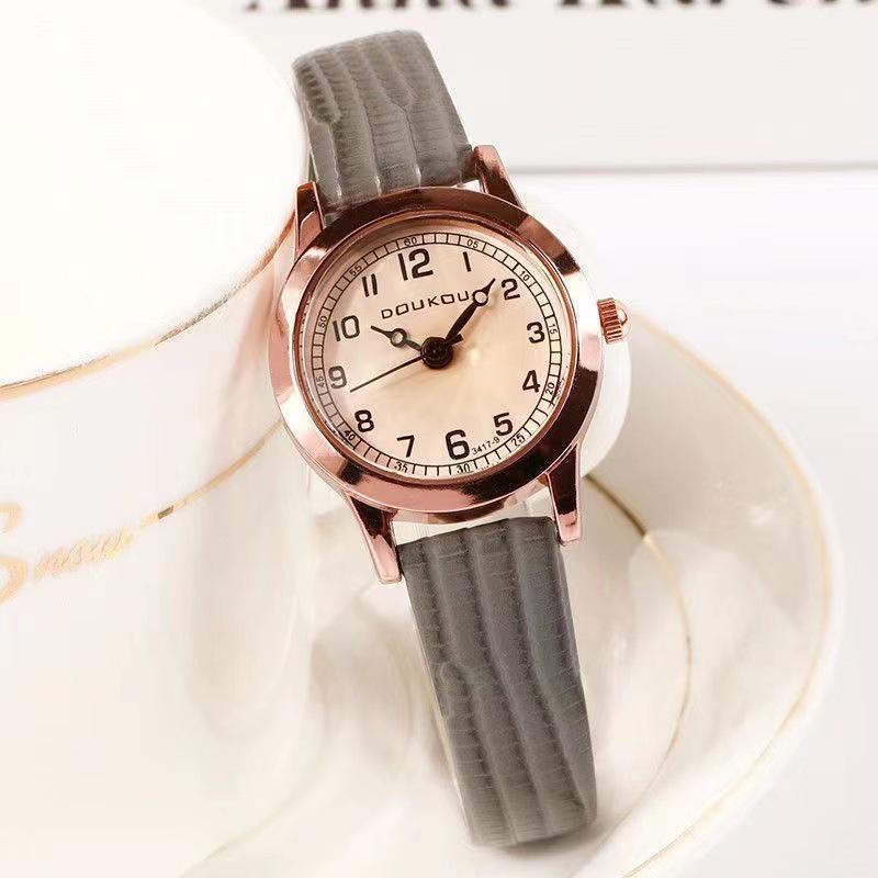 Women s Retro Leather Strap Quartz Watch: Simple, Stylish & Trendy