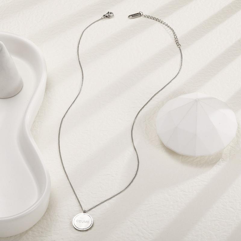 

Ожерелье из титановой стали, английская круглая подвеска, покрытая нержавеющей сталью, настоящее золото, ювелирные изделия из нишевого дизайна