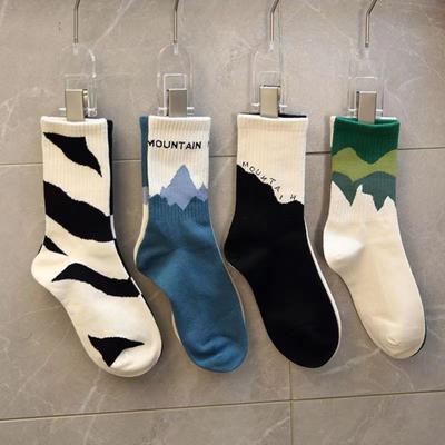 1 Pair Women Men Mid-tube Sport Socks Asymmetrical Striped Hip Hop Style Skateboard Breathable High Elastic Couple Socks
