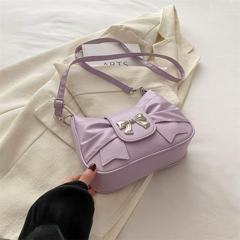 Fashionable Crescent Shoulder Bag Trendy Street Style For Women 2024 With Pleats In Black