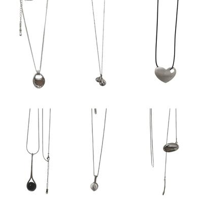 Elegant Black Rope Heart Necklace Heart Sweater Necklace Simple Alloy Pendant Necklace Suitable for Fashion Women
