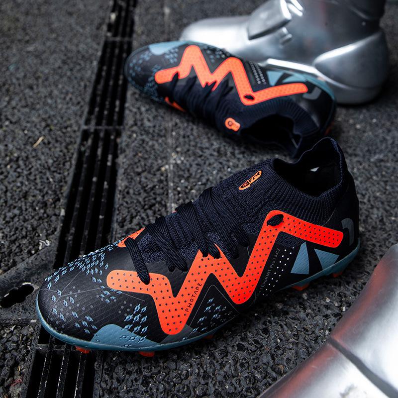Male and Female Games, Young Students, Older Children's Sports, Foreign Trade Broken Long DingTalk Large Size New Football Shoes Training