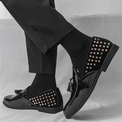 Designer Novo Homem Bico Fino Franjas Couro Patente Vestido Casual Preto Punk Rock Rebite Mocassins Vestido de Casamento Calçados de Homecoming