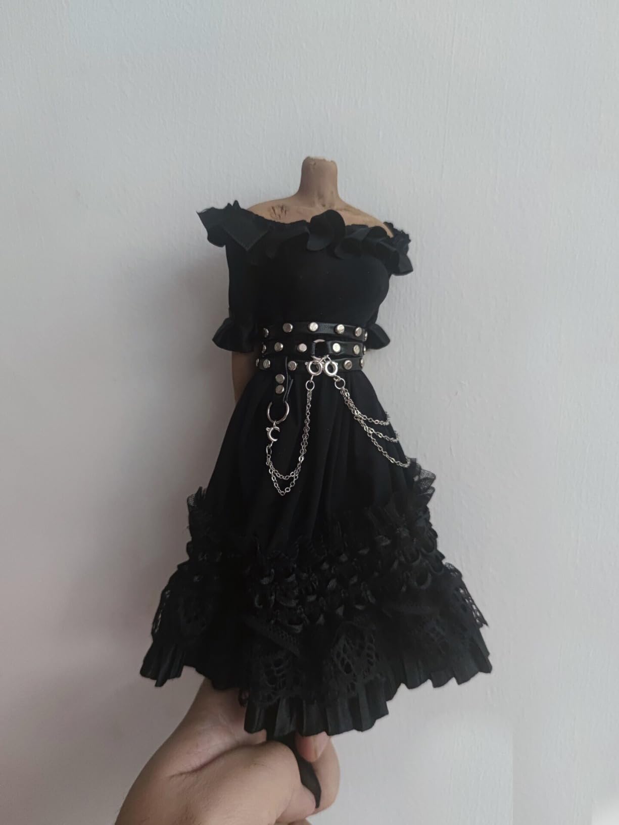 

Костюм масштаба 1/6: Женский костюм горничной масштаба 1/6, Боевая горничная, Черное цельное платье (Голова и тело не включены)