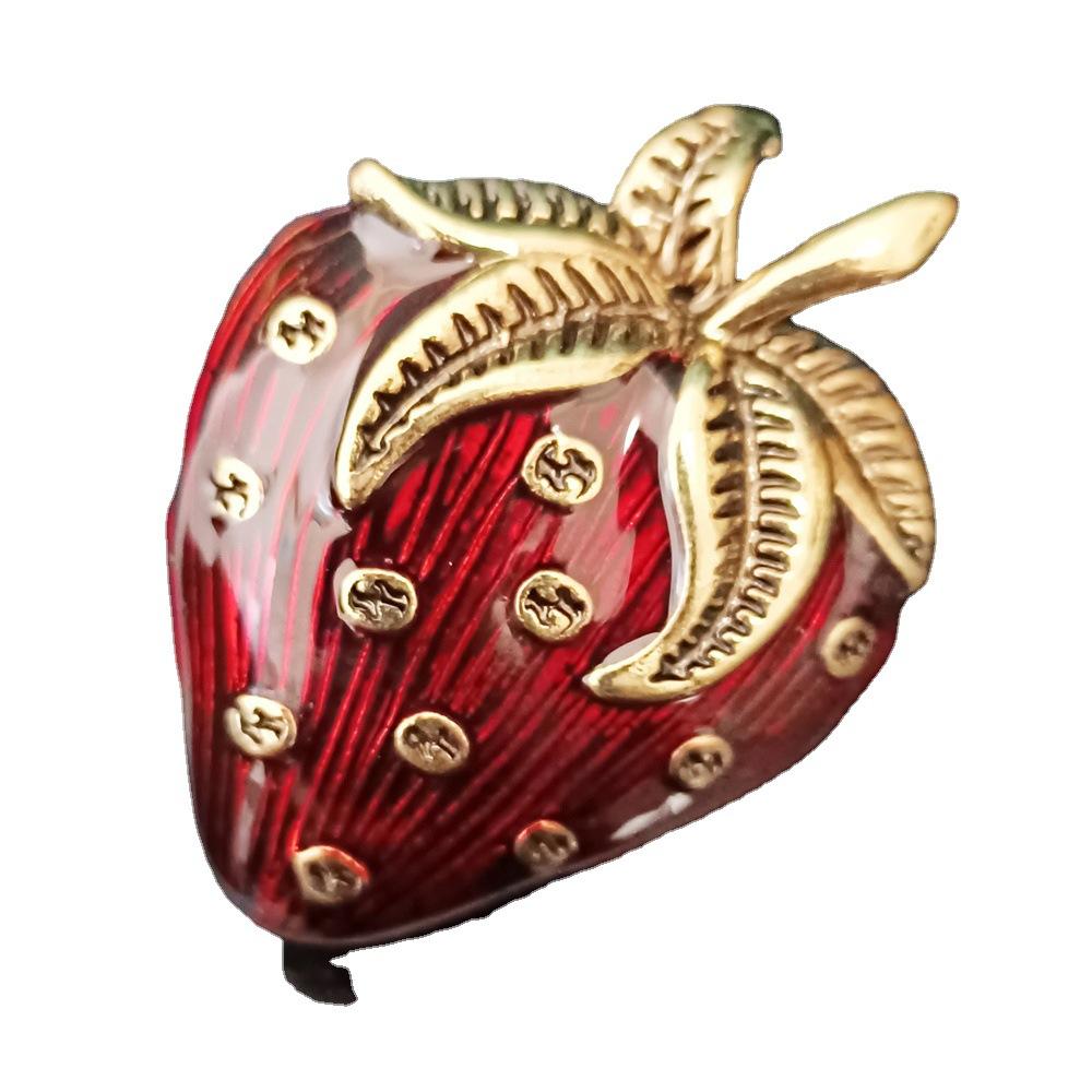 Vintage Middle Style Women Men Enamel Strawberry Brooches Badges Retro Baroque Fruit Dripping Oil Pins Corsage For Women Lady