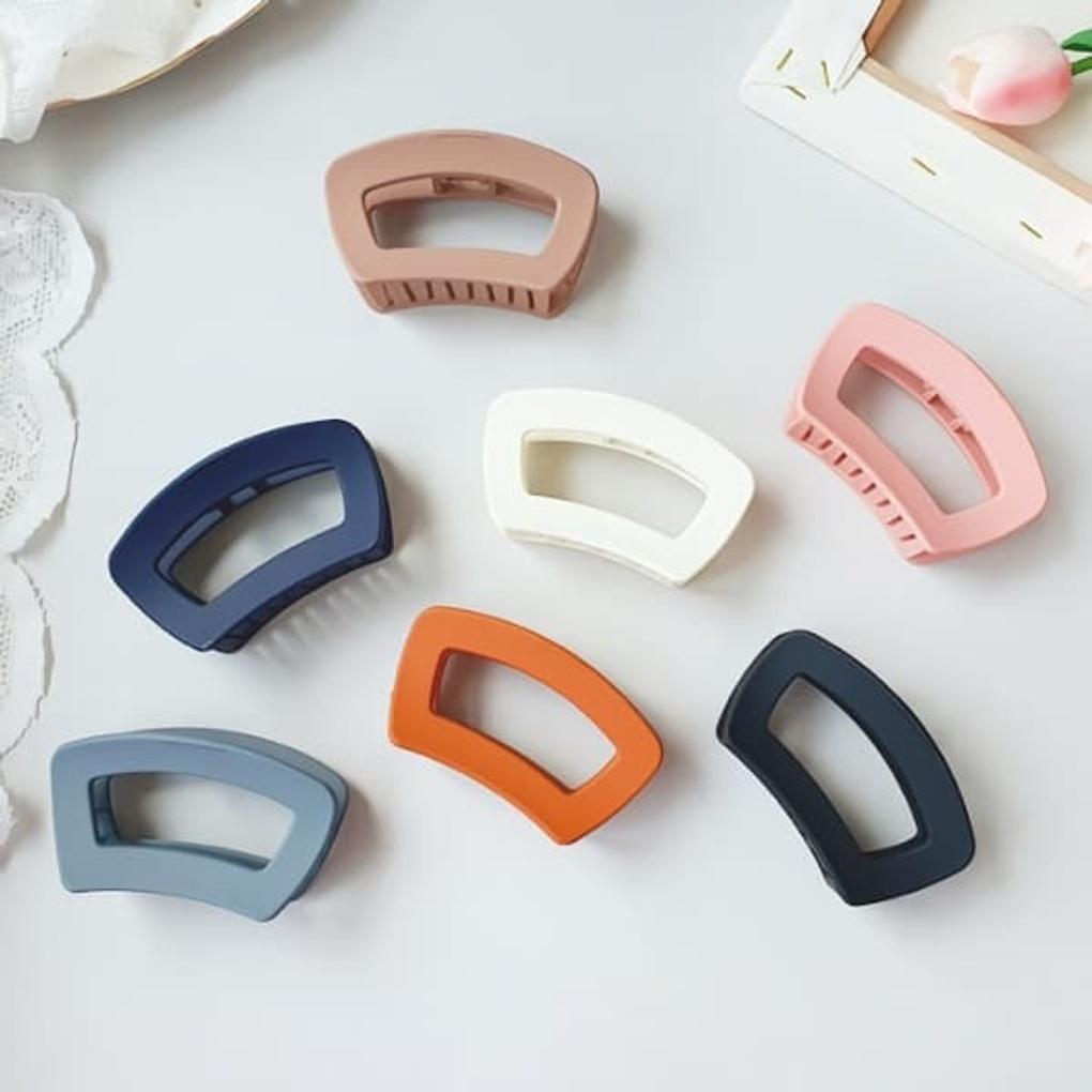 Pince à cheveux trapézoïdale mate pour femmes