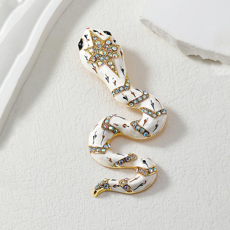 

Новое поступление Преувеличенные женские мужские эмалевые значки-броши в виде змеи Классические животные Стразы Значки Корсаж для женской вечеринки Свадьбы