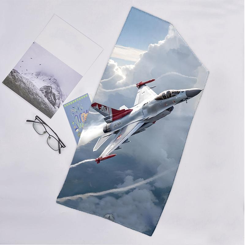 Tomcat Fashion Beach Towel: Ideal for Summer Adventures Soft, Absorbent and Quick Drying Suitable for Swimming and Bathing
