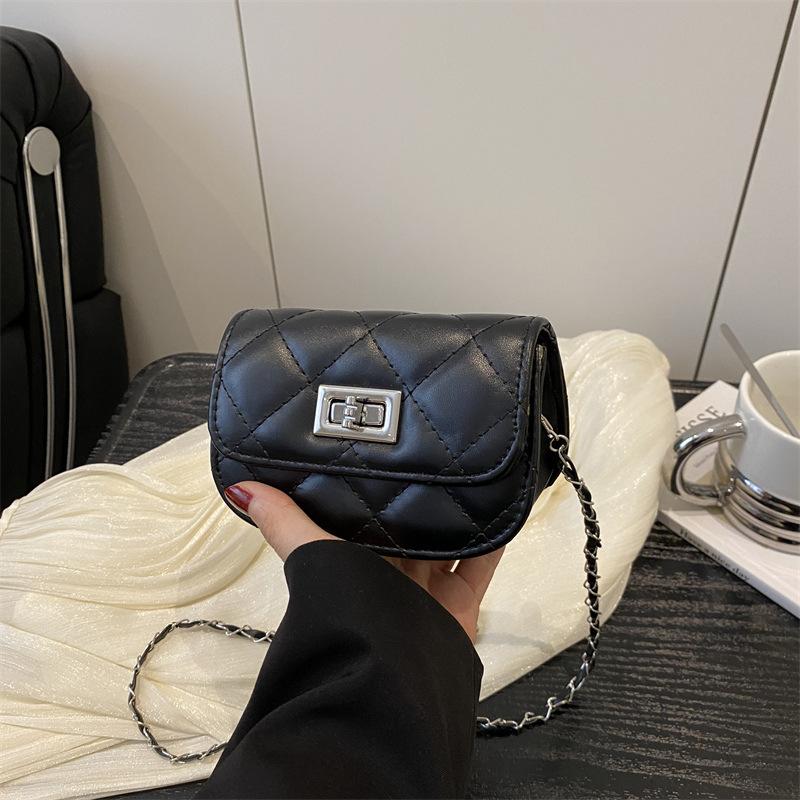 Chic Mini Chain Shoulder Bag Fashionable Small Faux Leather Crossbody Purse for Women