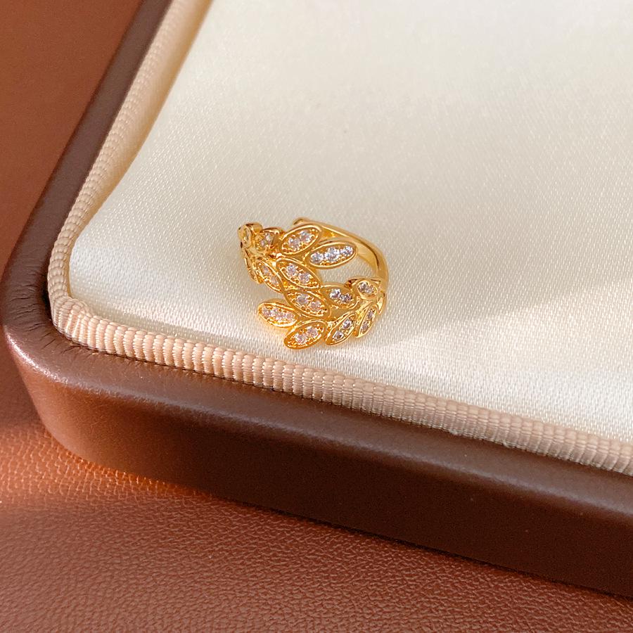Zirconia Wheat Ear Clip: Elegant Non-Pierced Women s Cuff with a Luxurious, Versatile Design