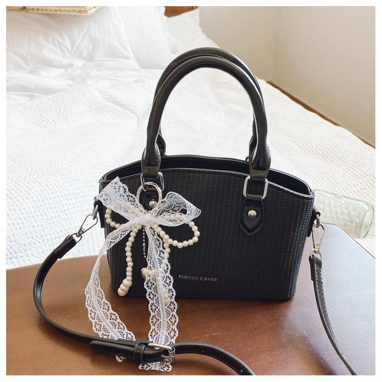 

Small bag women s 2025 new trendy high-end casual Korean shoulder bag exquisite foreign style woven small square bag чёрный
