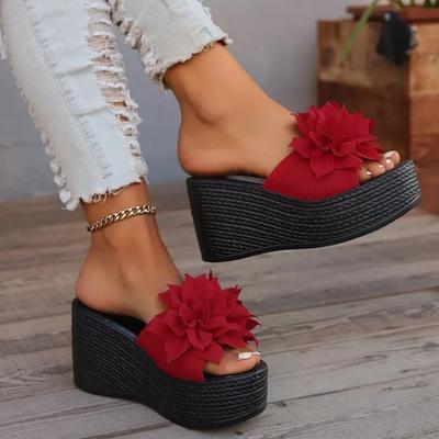 Pantoufles d'été pour femmes à talons compensés et ouverts sur les orteils avec fleurs - Modèles 2024 en vente chaude - Chaussures d'été tendance pour femmes à porter en extérieur - Modèle à enfiler