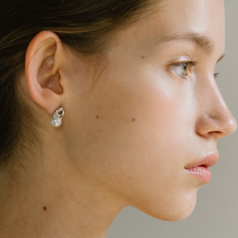 CUD Lucid pearl stud Earring