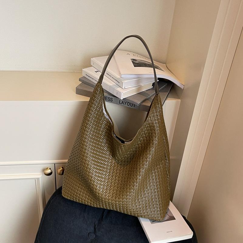 Niche retro high-end underarm commuter bag women's bag 2025 new woven tote bag fashion shoulder bag