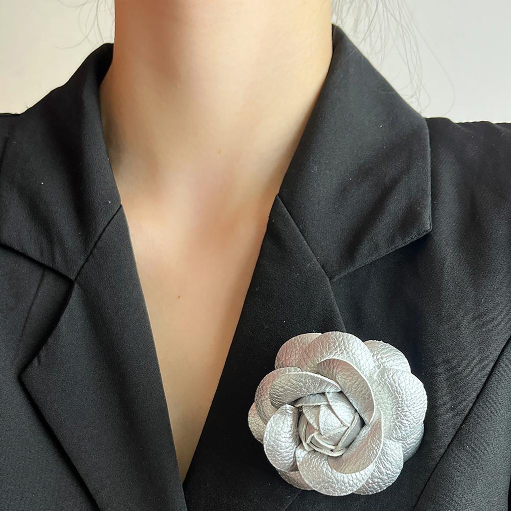 Portable Camellia Breastpin Flower Shape Lapel Pin Brooch for Women PU Leather Lapel Pin Fashionable Badge Jewelry