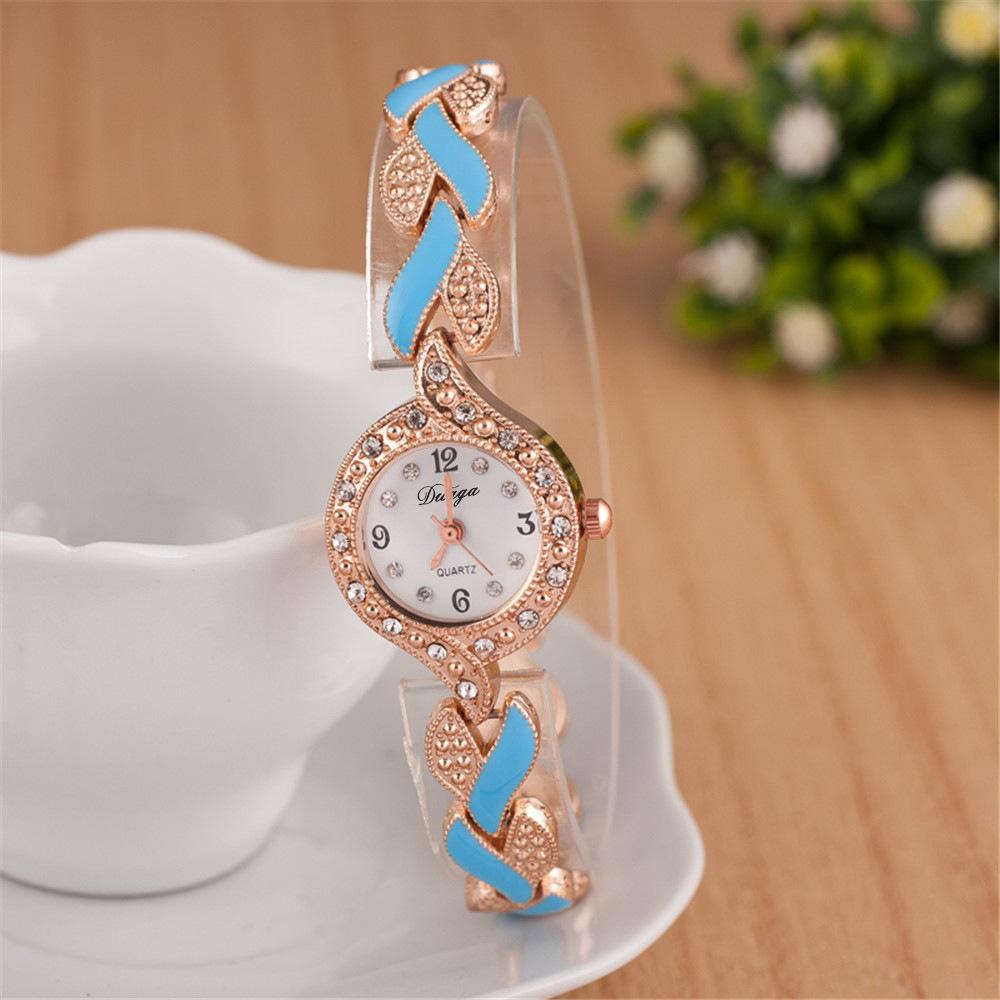 CQ420 Leisure and Fashion Women Watch Alloy Maple Leaf Bracelet Quartz Watch Light Luxury Clock Giftwatches for Woman