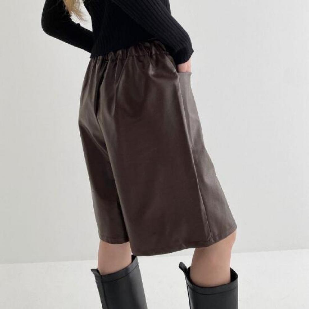 New Arrivals Open Run Women Back Banding Leather Casual Shorts