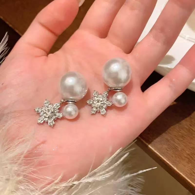 Snowflake Pearl Stud Earrings: Elegant, Two-Way Wear, Crystal Design, Fashionable & Versatile.