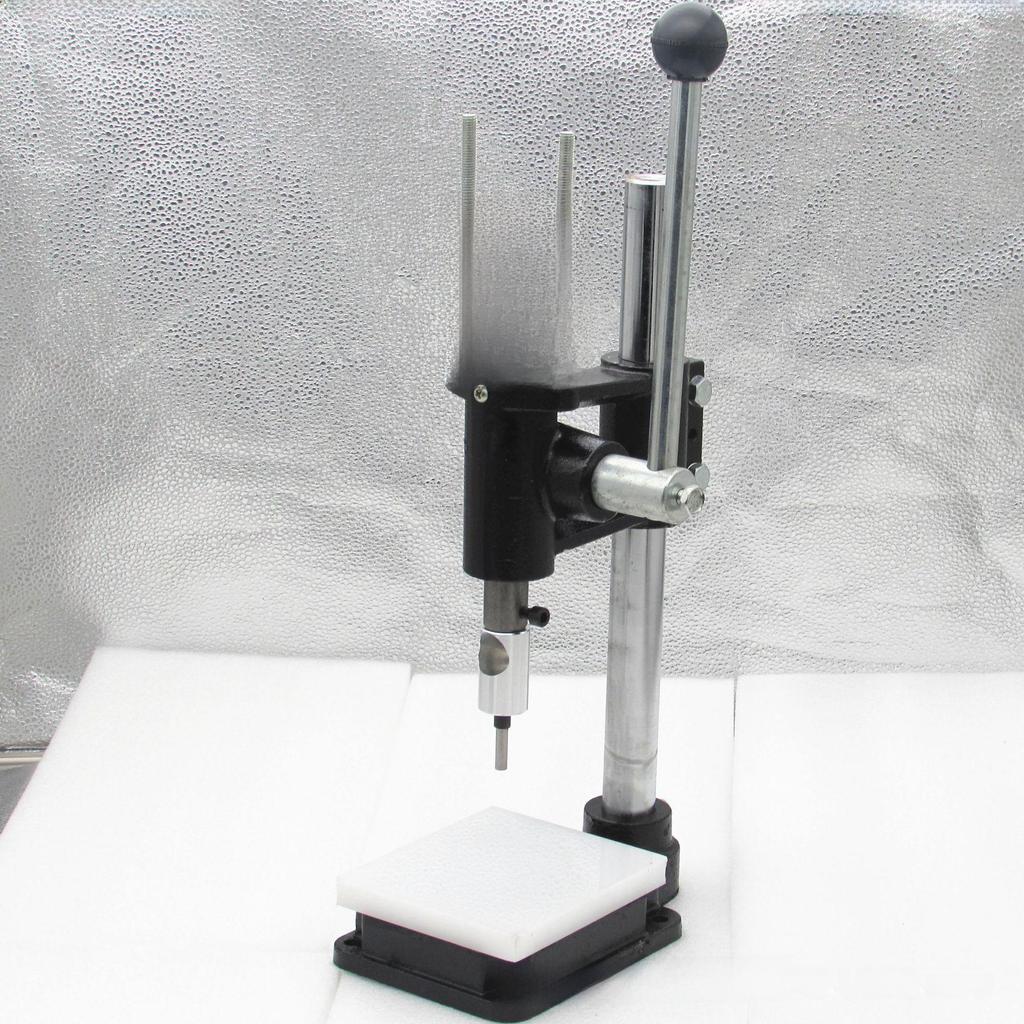 Mașină de perforat manuală cu o singură gaură pentru pungi de pânză, piele, plastic și pungi pentru alimente. Ideal pentru găuri cu precizie.