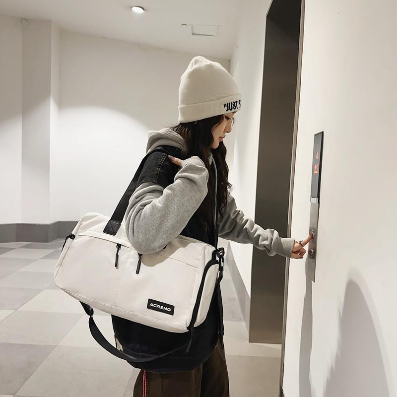 A Leisure Fashion Large Capacity Fitness Travel Bag, Waterproof Fabric, Large Capacity Yoga Travel Fitness Various Sports