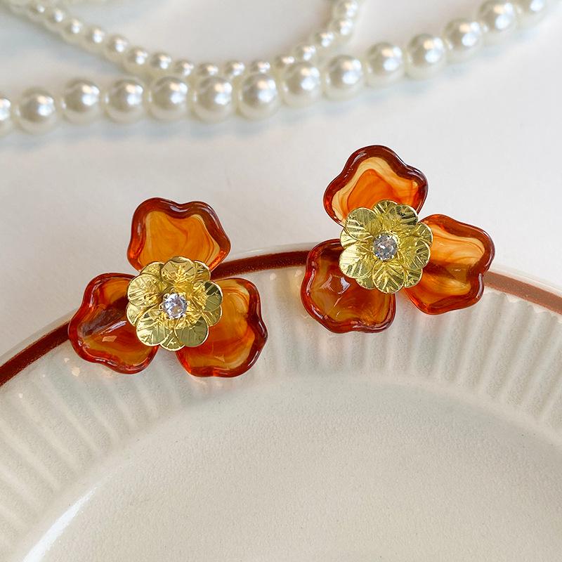Amber Flower Retro Earrings for Women - Unique, Versatile, High-End Niche Design for Autumn/Winter.