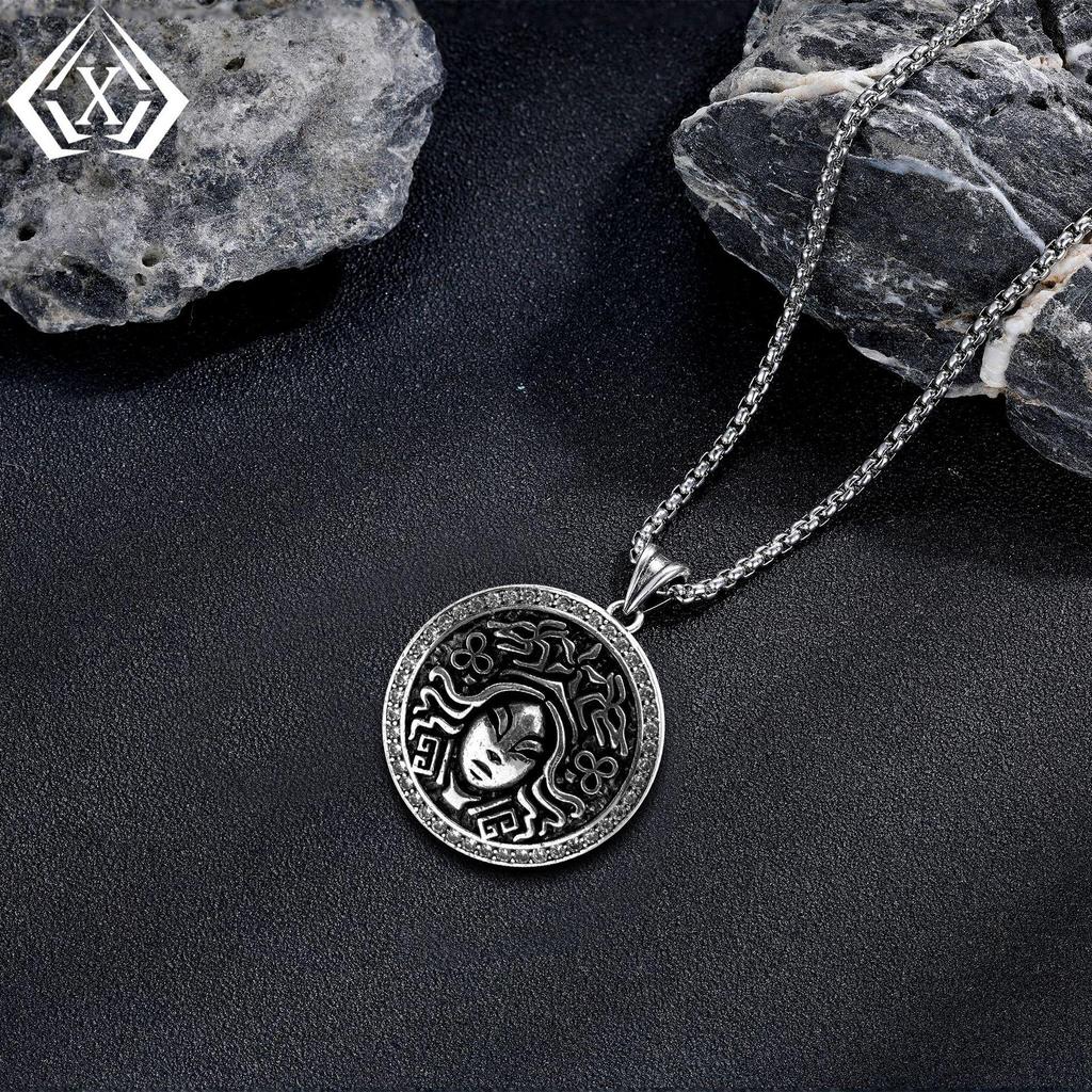 European-American Gothic Punk Queen Pendant Necklace