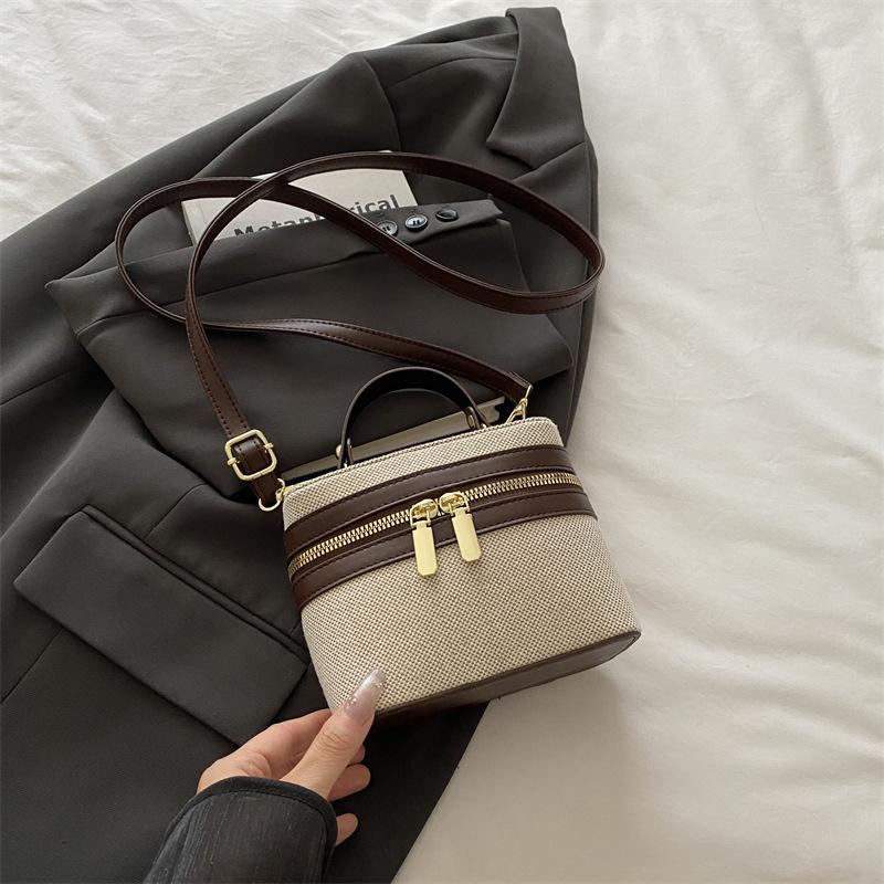 

Splicing women s bag 2025 summer new product temperament single shoulder popular portable messenger bag contrasting color fashionable small square bag
