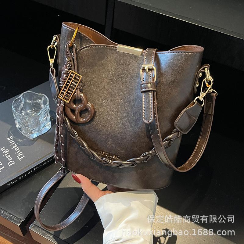 Premium sense hand bag women's 2025 new trendy fashion going out shoulder bag casual messenger bucket bag