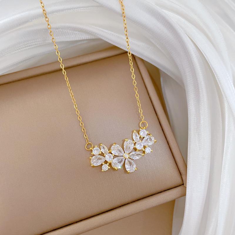 

Gold Color Sweet Flower Pendant Necklace for Women Girls Luxury Shiny Zircon Flower Charm Jewelry Stainless Steel Chain Gifts