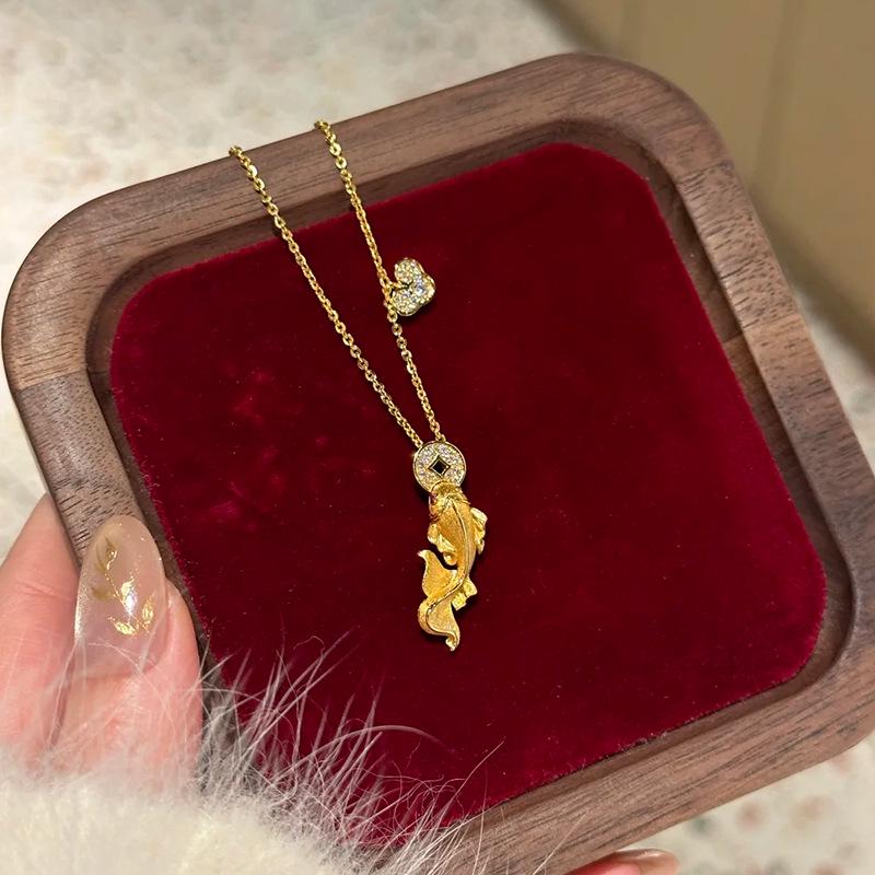 Year-Round Koi Fish Gold Coin Necklace: Women s Retro Oriental Clavicle Chain - Light Luxury New Year Gift