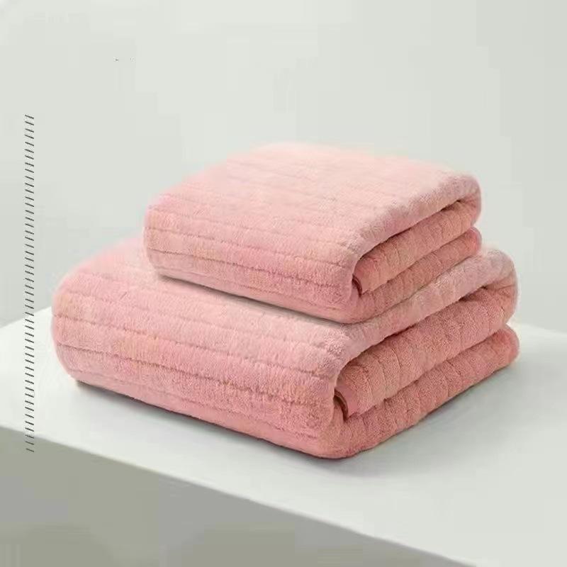 Luxury Extra-Large Women's Bath Towel - Ultra-Thick, Soft, and Absorbent for Adults