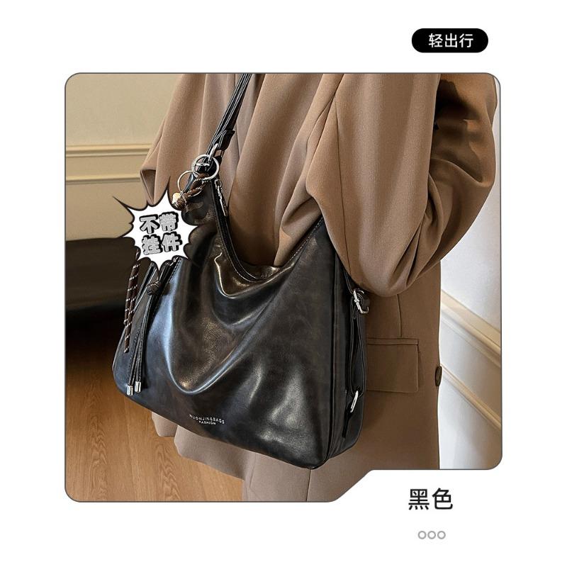 Crossbody bag retro large-capacity underarm shoulder commuter women s bag new light luxury niche high-end tote bag